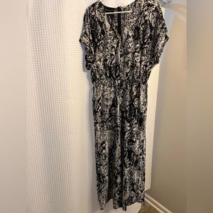 Donna Morgan Shortsleeved Jumpsuit Size 10